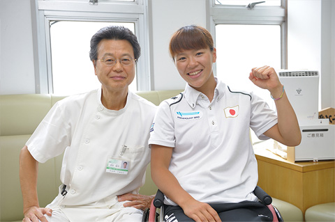 深川クリニック会長の髙谷と瀬立モニカ選手