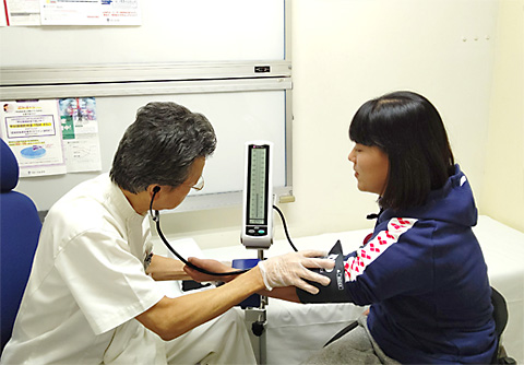 深川クリニックでのメディカルチェックの様子